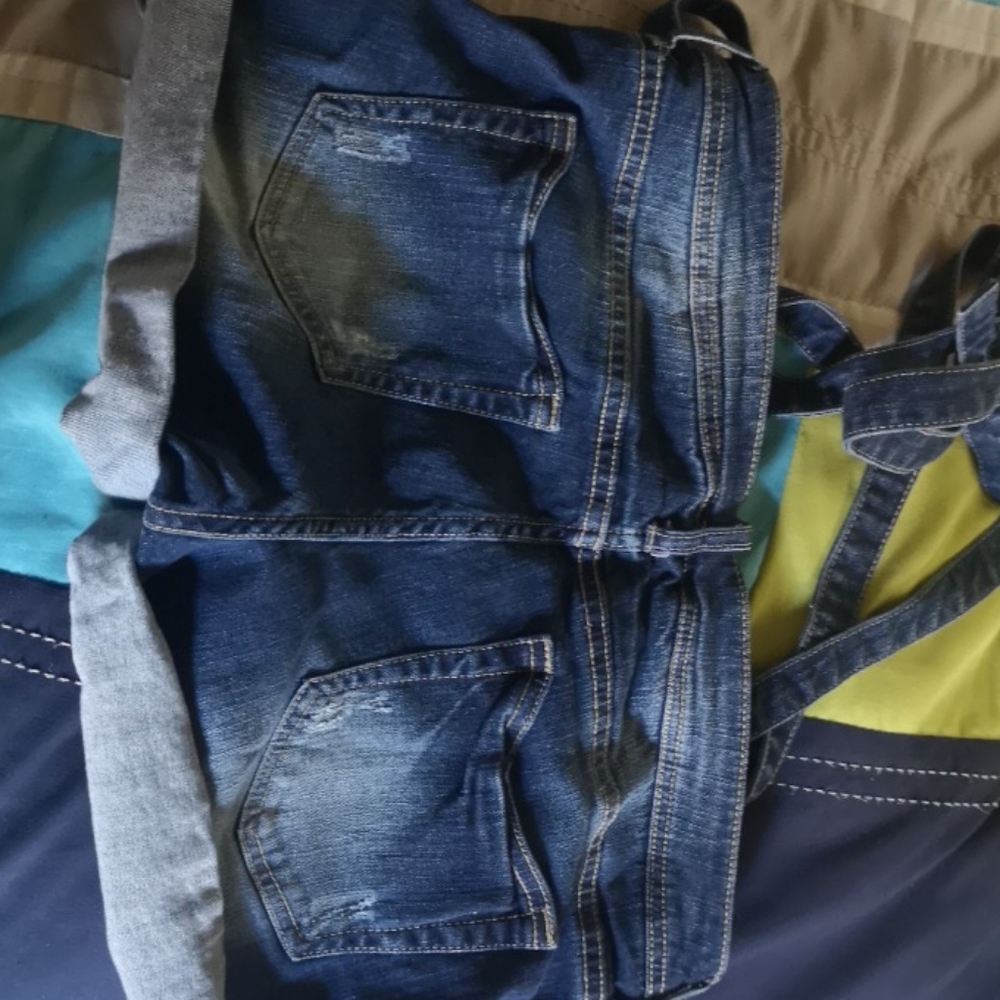 Distressed Shorts - Picture 3 of 4